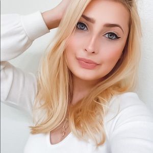 Meet your Posher, Mia